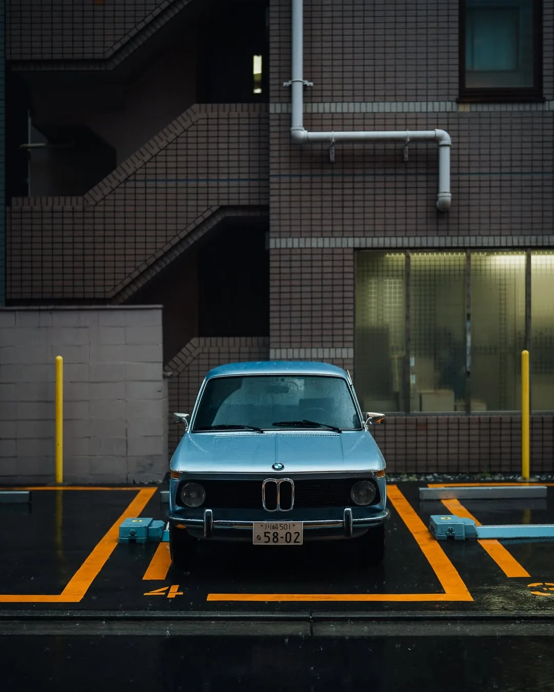 BMW 2002 — Tokyo Parking